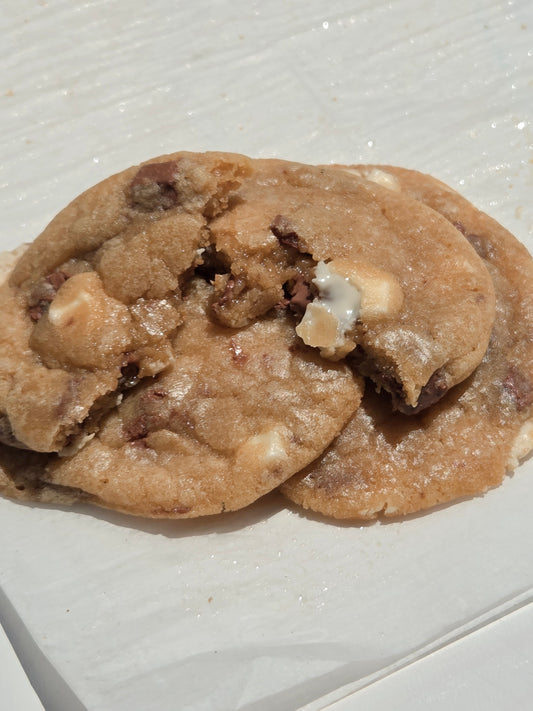 Two Tone Love(Milk & White Choc. Chunk)